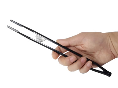 ピンセットの写真。軽くやわらかいABS樹脂製